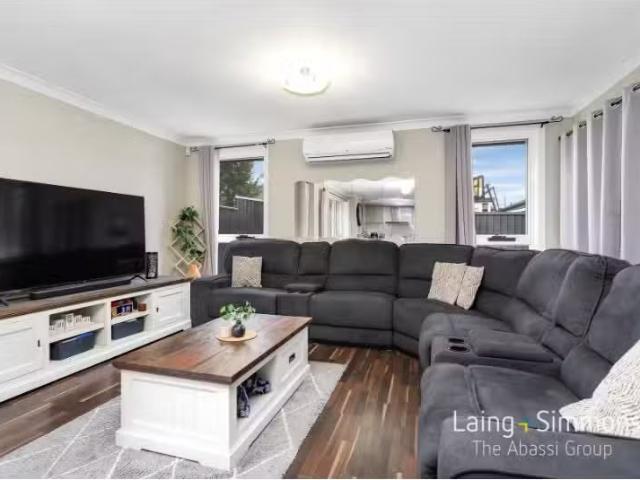 Just in! 9 Finsbury Circuit, Ropes Crossing House for rent Li.