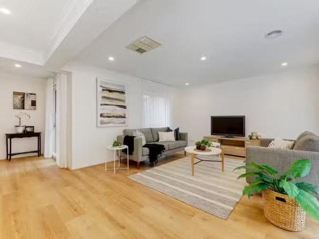 Unique 9 Hemsworth Court, ROXBURGH PARK, VIC 3064 House for.