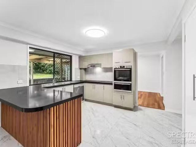 Just in! 9 Loddon Street, Riverhills, QLD 4074