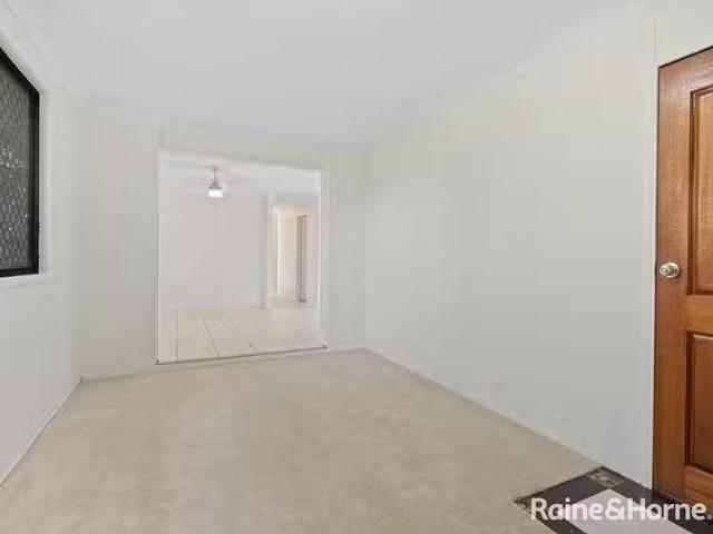 Cozy 9 Marine Street, Redland Bay, QLD 4165