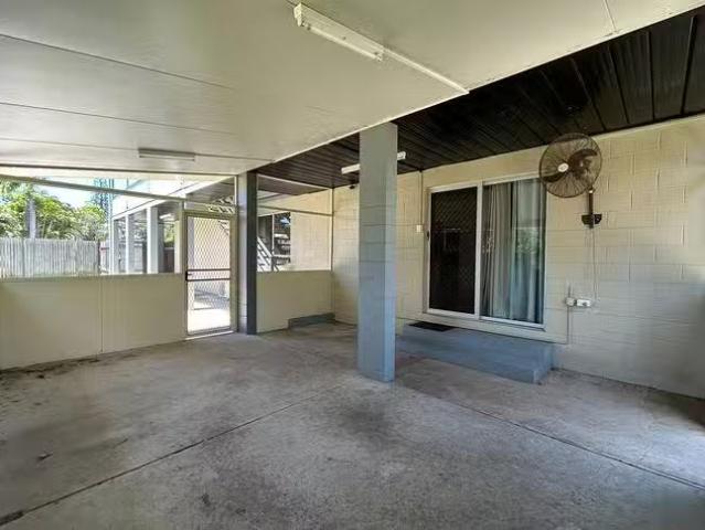 Cozy 9 Melbourne Street, West Gladstone, QLD 4680