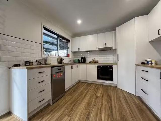 Unique 9 Samantha Street, Boronia Heights, QLD 4124
