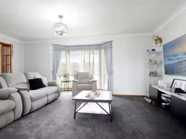 Just in! 9 Richardson Place, GLENMORE PARK House for rent Lis.