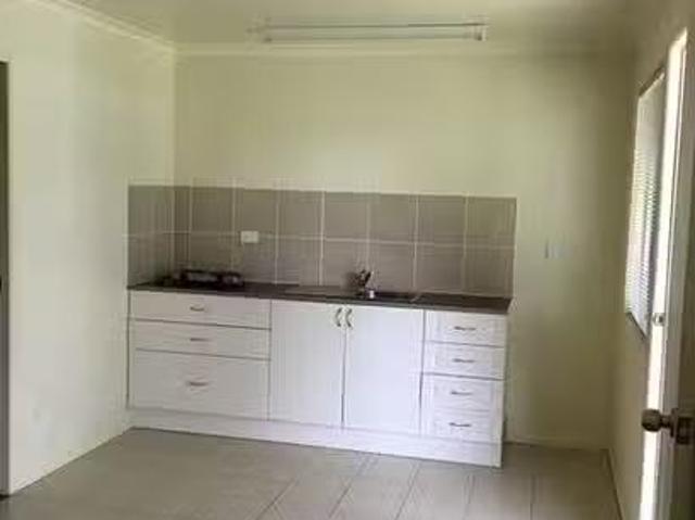 Deal! 9C Clinton Street, Coopers Plains, QLD 4108