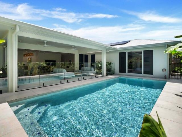 JUST LIKE NEW BESPOKE BEACHSIDE HOME