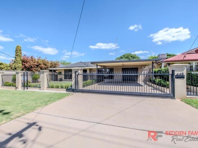 Just Like New, Fully Furnished & A Huge Shed!