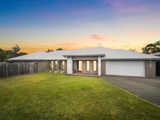 JUST LISTED! FAMILY ACREAGE, RESORT STYLE ENTERTAINING AND COUNTRY LIVING WITH CITY CONVENIENCES