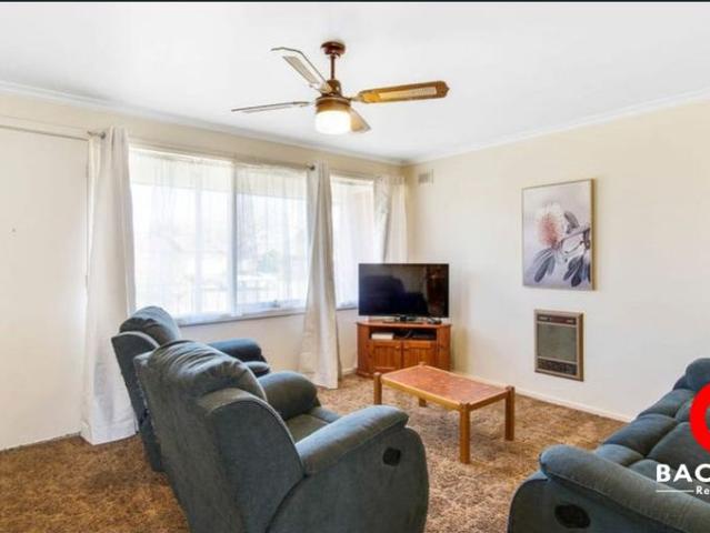 Just Listed for RENT 3 Bed | 1 Bath | 2 Car parks