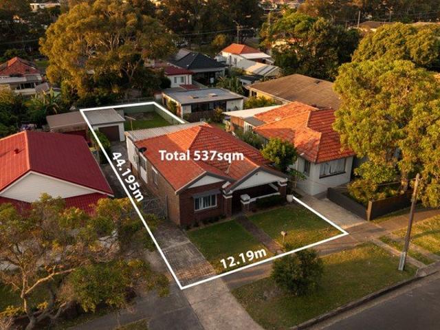 JUST LISTED: Full brick freestanding home with huge potential in prime location