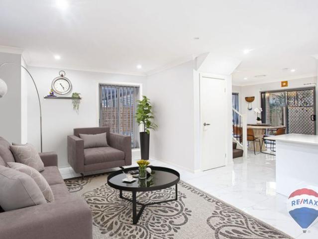 JUST LISTED I $700pw Sophisticated Townhouse Located in a Prime Location