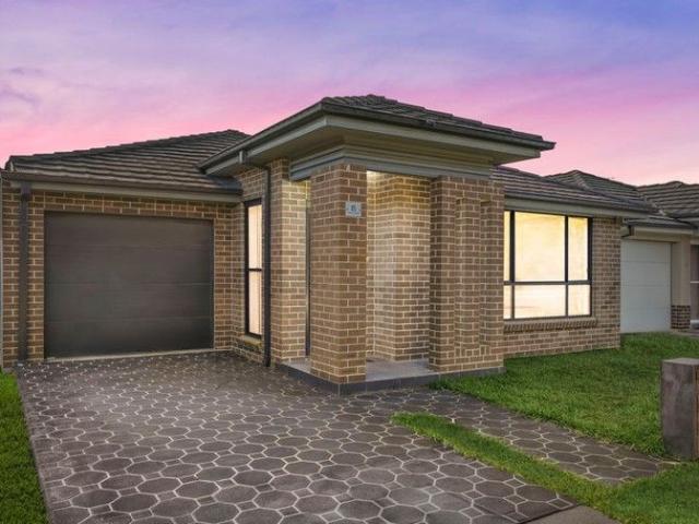 MODERN 4 BEDROOM FAMILY HOME + 2.5 LIVING AREAS IN GREAT LOCALE!