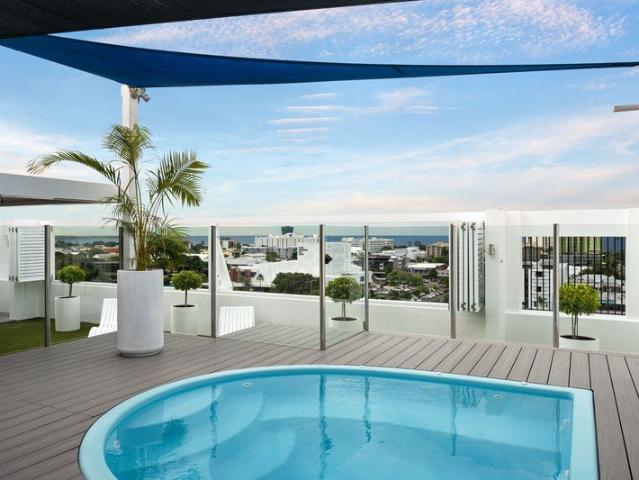 JUST REDUCED $100,000 OWNERS PURCHASED ELSEWHERE LUXURY CITY LIVING TWO LEVEL MASSIVE 417 M2 PENTHOUSE OPPORTUNITY CALLS !