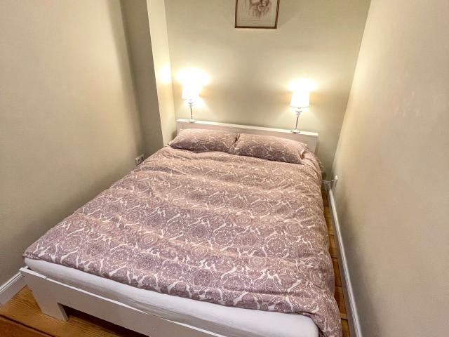Just refurbished luxury 70 sqm two bathrooms, two bedrooms flat located in Charlottenburg, Berlin, Berlin Amsterdam Apartments for Rent