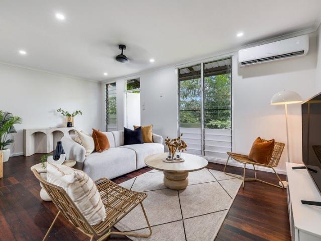 Just Renovated Elevated Family Home in Moil