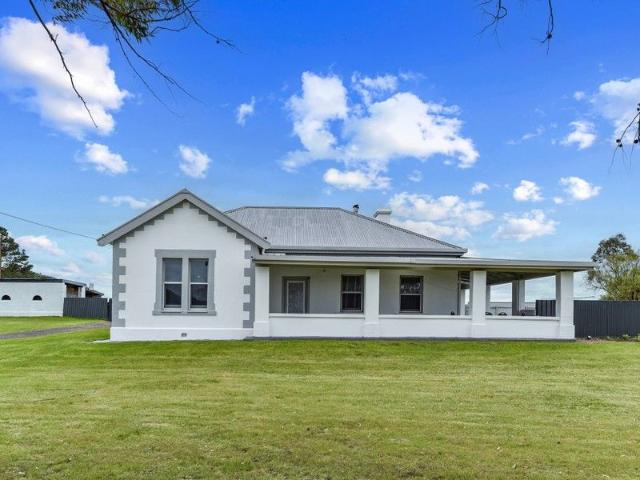 Just Renovated Limestone Classic Australian Homestead
