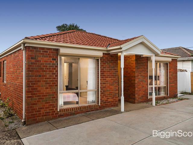 Just Steps Away from Monash University