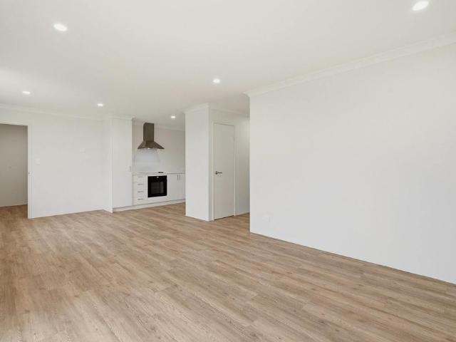 Just 400m to the River Easy, Low Maintenance Living Await
