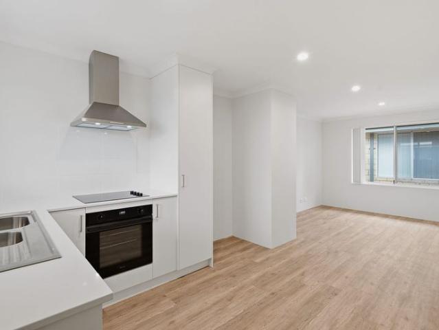 Just 400m to the River Easy, Low Maintenance Living Await