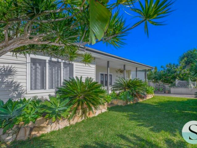 Just 9 Houses back from Nine Miles Beach stretching from Blacksmiths to Redhead, this Renovated Beach House Boasts a Cottage Feel & Fabulous Garaging!