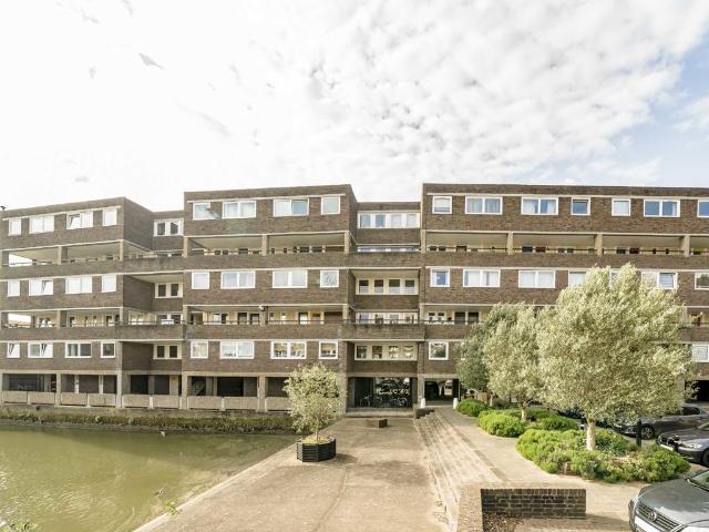 Justin Close, Brentford TW8, 2 bed flat to rent, £2,100 pcm | PrimeLocation