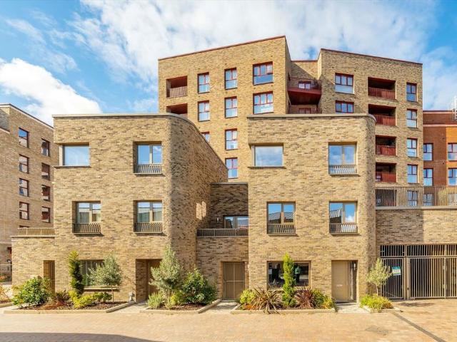 Justice Place, Brentford TW8 1 bed flat to rent £2,100 pcm £485 pw
