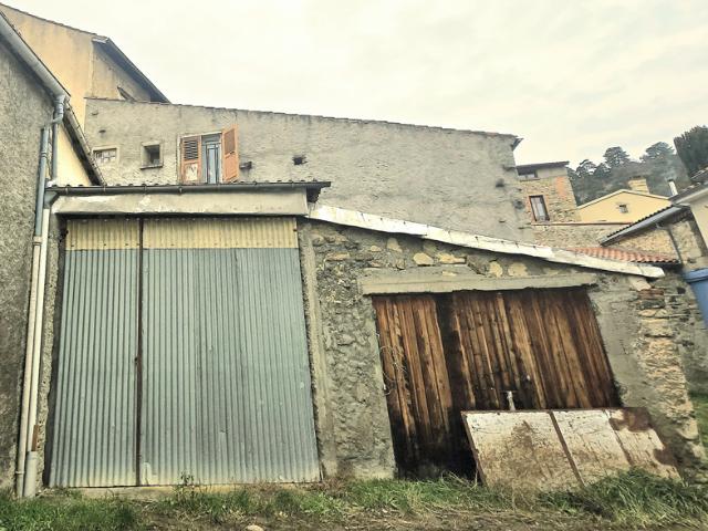Jussat / Chanonat: Grange avec fort potentiel de transforma