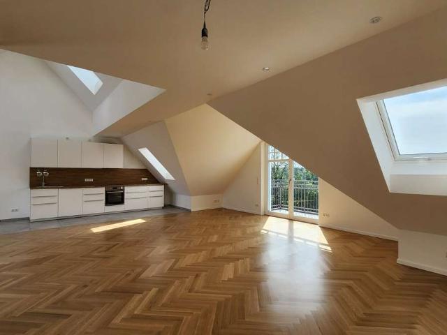 Juwel am Rennbahnpark: Dachgeschloss Loft mit Skylinesicht und Klimaalg als Erstbezug nach Sanierung