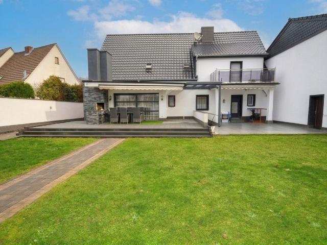 Juwel in Mülldorf: Geräumiges Einfamilienhaus mit 2 Garagen und großem Garten
