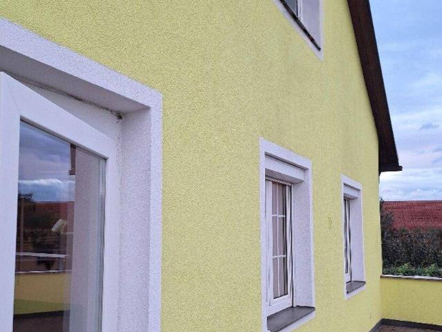 K3 Platz für eine große Familie. Wohnhaus mit großem Garten. Neuwertig. Elegante und hochwertige Ausstattung. Wintergarten. Ruhige Lage. Ab sofort beziehbar