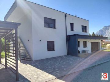 Haus zum Verkauf in 9601 - Parkplatz, Terrasse