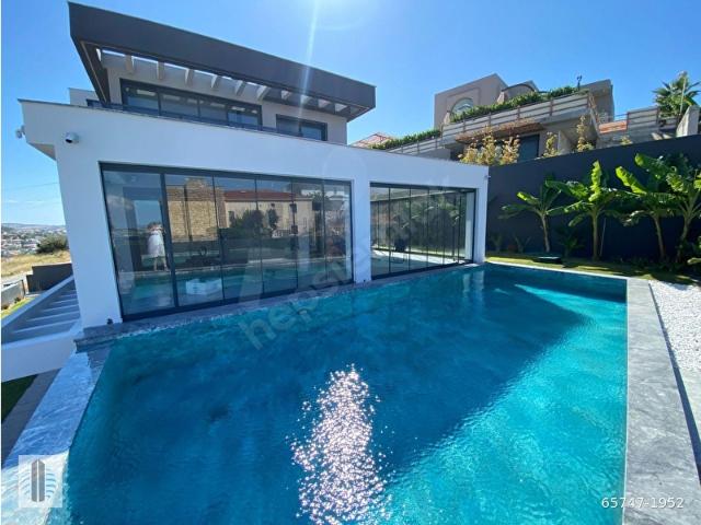 K1952 Deniz manzaralı, plajlara yürüme mesafesinde, 5+2 satılık modern tripleks villa
