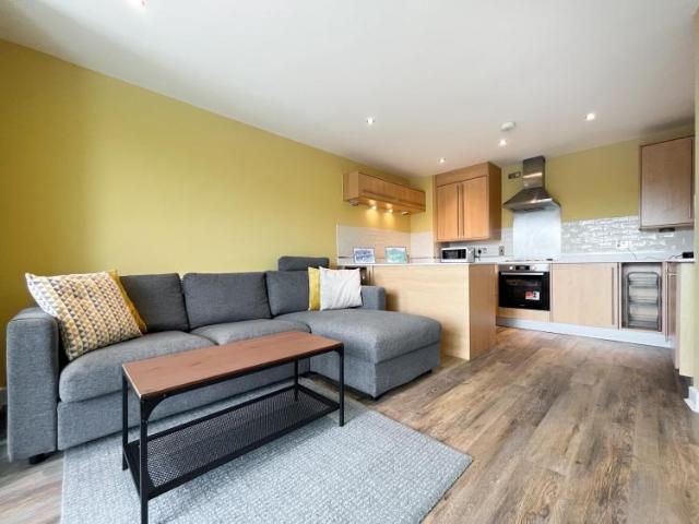 K2 125 Albion Street, Leeds LS2 2 bed apartment to rent £2,000 pcm £462 pw