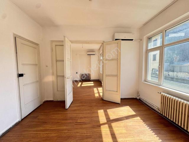 K2 Pera Nalbantoğlu120 M2 Geniş Asansörlü 2+1 Kiralık Daire