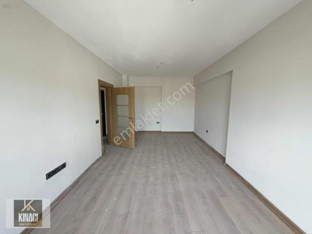 Kınacı Gayrimenkuldem Çarşı Merkezde Kiralık 3+1 Toki