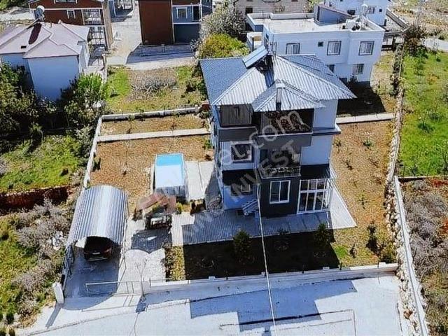 Kıng'den Teraslı, Deniz Ve Dağ Manzaralı Harika 3+1 Villa