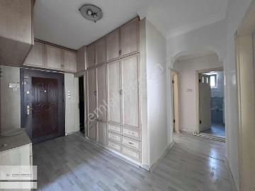 Kıbrıs Cad. Uğurlu Sokak Metro 150 Mt. Mükemmel Lokasyon Ara Kat