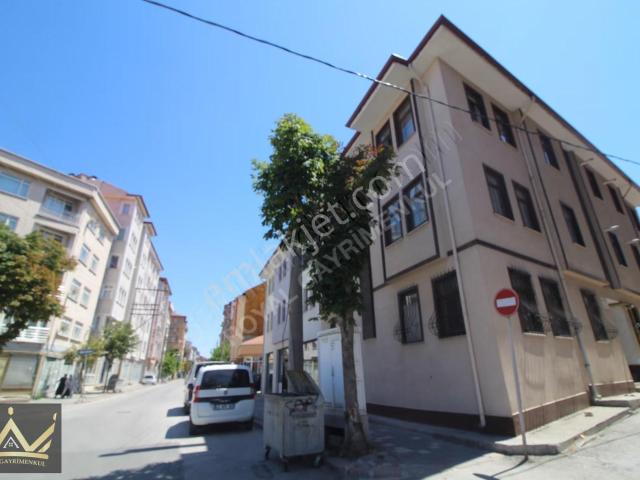 Kıbrıs Caddesi Ara Kat 1+1 Satılık Daire eşyalı