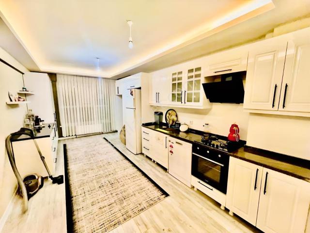 Kıbrısköy'de▄akdağ'dan▄giyinme Odalı Site İçi 135m² Ara Kat 3+1