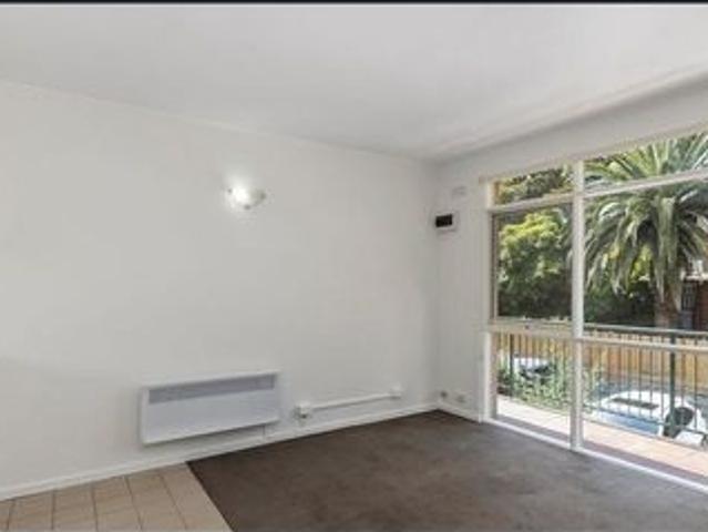 Lovely One Bedroom Apartment in Glen Iris