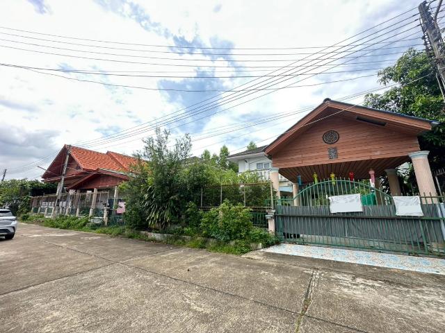 ขาย 2 หลังในแปลงเดียว บ้านนอกโครงการ ที่ดิน 120 ตร.ว. ทำเลหนองควาย หางดง เชียงใหม่ T. 063 6649