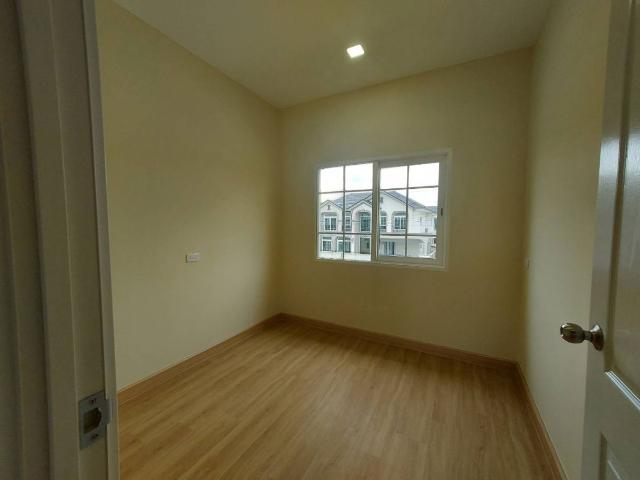 ขายทาว์นโฮม บ้านใหม่ โกลเด้นทาวน์ ศิริราช ราชพฤกษ์ 19.2 ตร.ว 2 ชั้น 4 นอน 3 น้ำ 2 จอด ใกล้รถไฟฟ้า MRT สถานีไฟฉาย *บ้านติดถนนเมนกว้าง