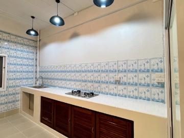 ขายทาวน์โฮม 2 ชั้น ถ.เนตรดี บางแสน รีโนเวทใหม่ทั้งหลัง