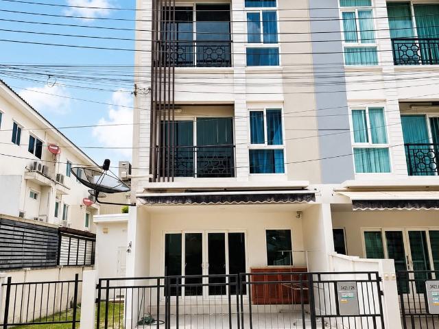 ขาย ทาวน์โฮม 3 ชั้นราคาดี แกรนด์ พลีโน่ / บ้านกลางเมือง พระราม 9 Baan Klang Mueng Rama 9 ใกล้รถไฟฟ้า Airport Rail Link สถานีหัวหมาก
