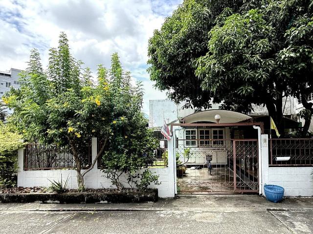 ขายทาวน์เฮาส์ โครงการ หมู่บ้านประชากรไทย 2 ชั้น 4 ห้องนอน 2 ห้องน้ำ