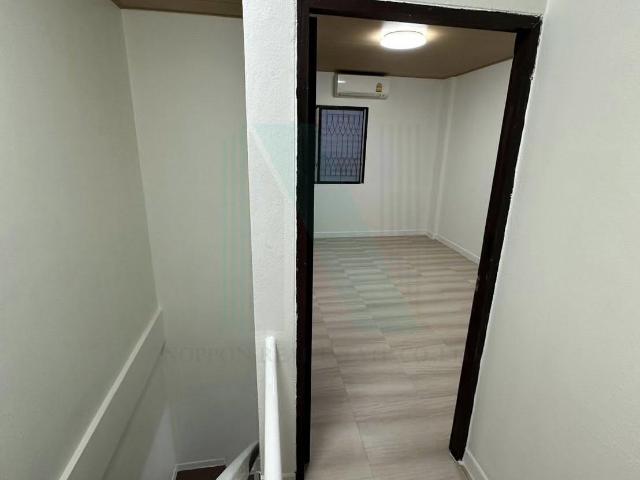 ขายทาวน์เฮาส์ โครงการ หมู่บ้านสราญรมย์ 2 ชั้น 2 ห้องนอน 2 ห้องน้ำ