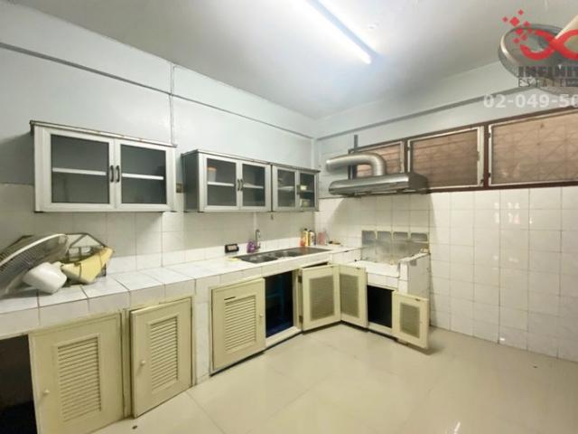 ขายทาวน์เฮ้าส์ 2 ชั้น หมู่บ้านเย็นสุข ลาดพร้าว 87 แยก 8 ใกล้ทางด่วนเอกมัย–รามอินทรา