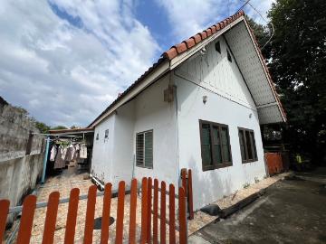 ขายที่ดินพร้อมสิ่งปลูกสร้าง บ้านทรงไทยประยุกต์ 2 ชั้น บนที่ดินเนื้อที่ 1 ไร่ ถนนเขาไผ่ วัดโขด ต.ทับมา อ.เมืองระยอง จ.ระยอง
