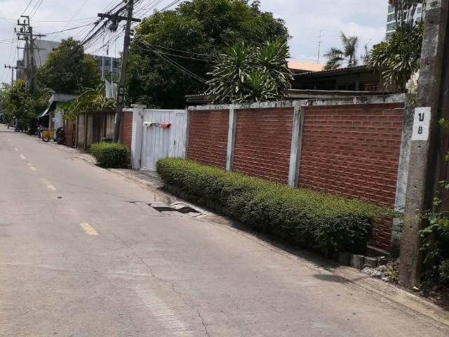 ขายที่ดินสุขุมวิท ที่ดินพร้อมบ้านเดี่ยว 202 ตร.ว ใกล้รถไฟฟ้า BTS อุดมสุข เข้าจากถนนสุขุมวิท 280 ม. ใกล้สี่แยกบางนา ทางด่วน ไบเทค เซ็นทรัลบางนา