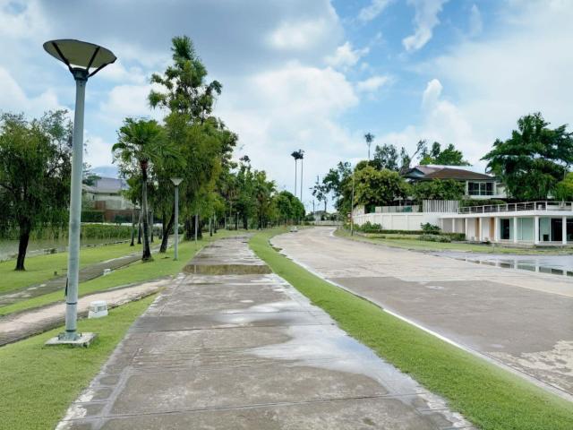 ขายบ้านในโครงการหรูซีรีนเลค เดินทางสะดวก ใกล้โรงเรียนนานาชาติหลายแห่ง ตกแต่ง built in ทั้งหลัง เฟอร์นิเจอร์ครบ พร้อมเข้าอยู่ SW001928