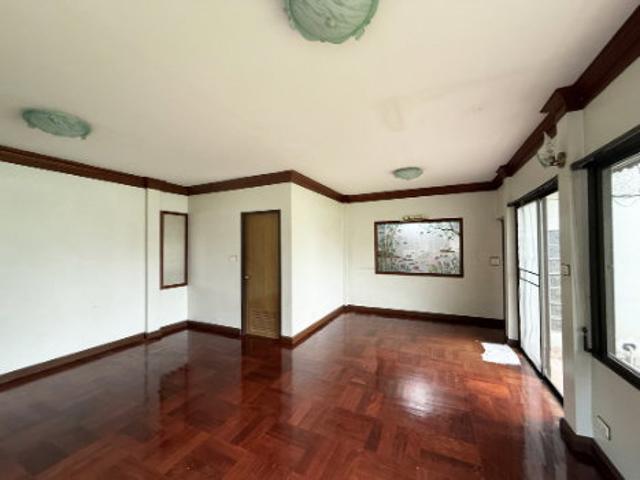 ขาย บ้านเดี่ยว 5 นอน ซอยประชาชื่น 30 ใกล้ โรงพยาบาลเกษมราษฎร์ ประชาชื่น 84 ตรว 2 ชั้น